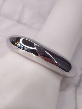 Contemporary Silver-Plate Hinged Bangle Bracelet